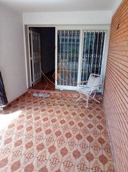 Casa à venda com 3 quartos, 124m² - Foto 1